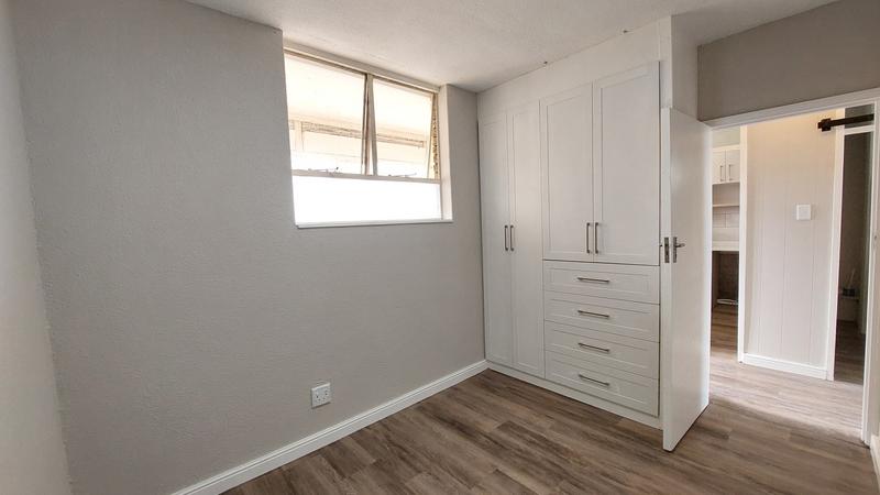 1 Bedroom Property for Sale in Loevenstein Western Cape